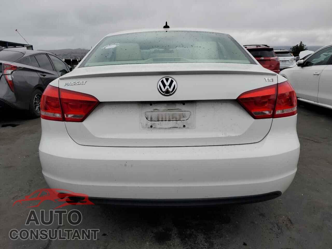 VOLKSWAGEN PASSAT 2014 - 1VWAT7A35EC037724