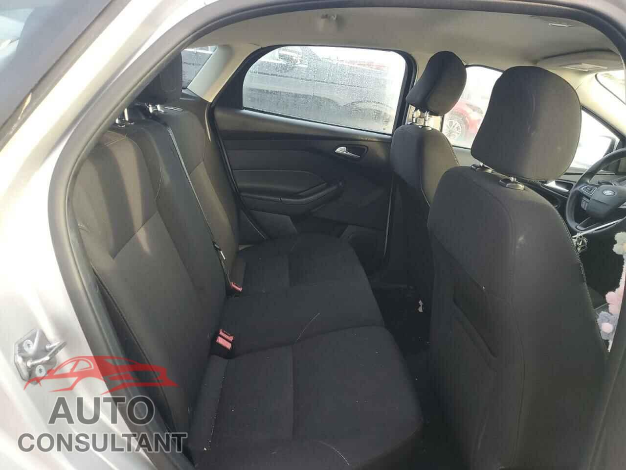 FORD FOCUS 2016 - 1FADP3K21GL271452