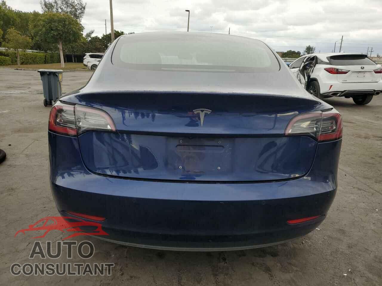 TESLA MODEL 3 2018 - 5YJ3E1EA9JF038111