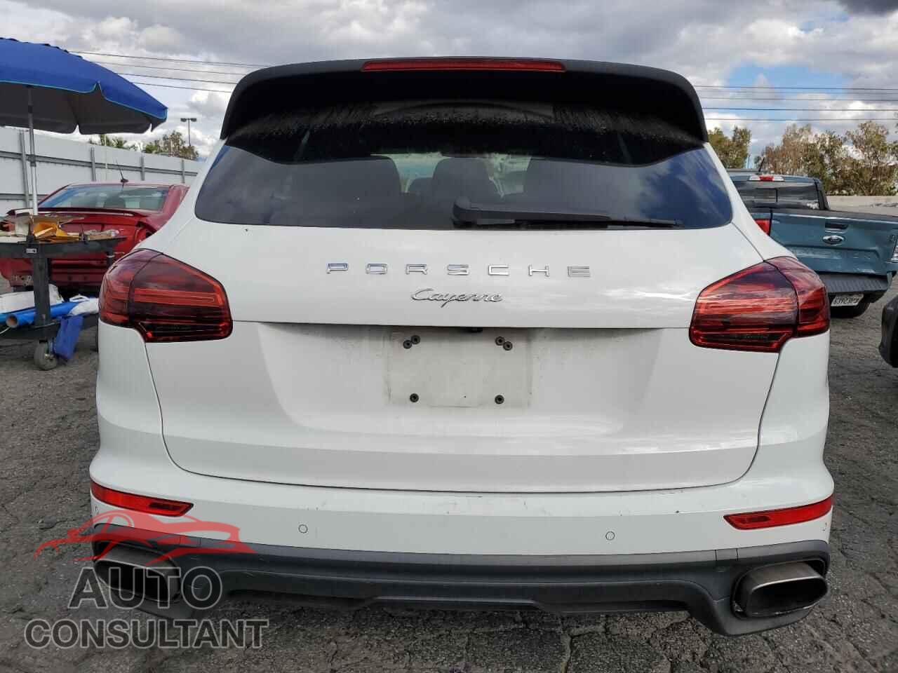 PORSCHE CAYENNE 2018 - WP1AA2A26JKA05799
