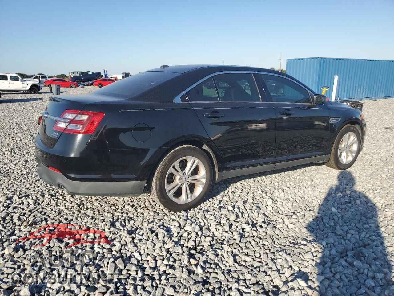 FORD TAURUS 2017 - 1FAHP2E84HG103407