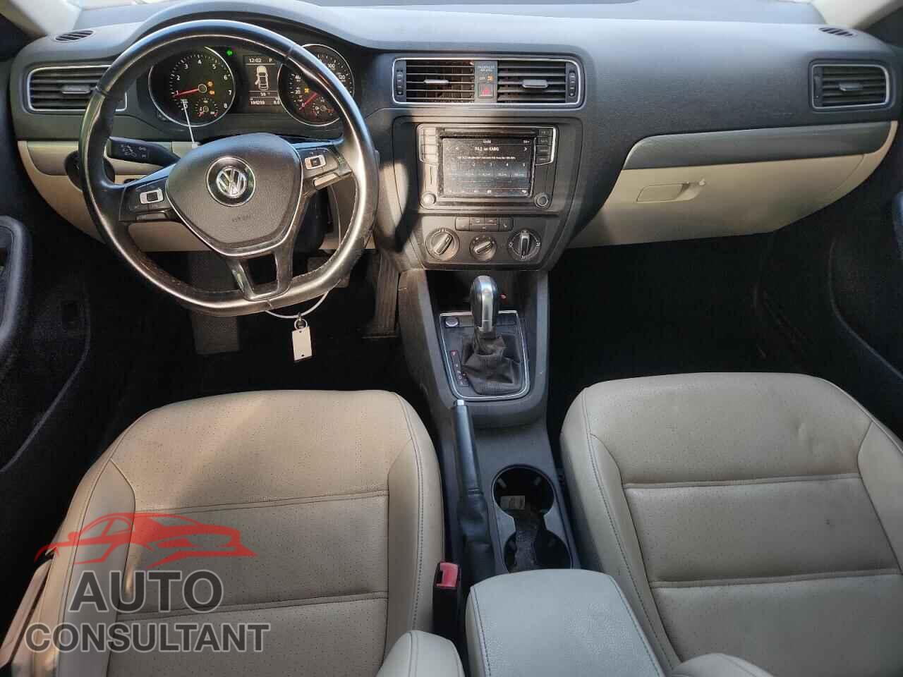 VOLKSWAGEN JETTA 2017 - 3VWDB7AJ8HM320085