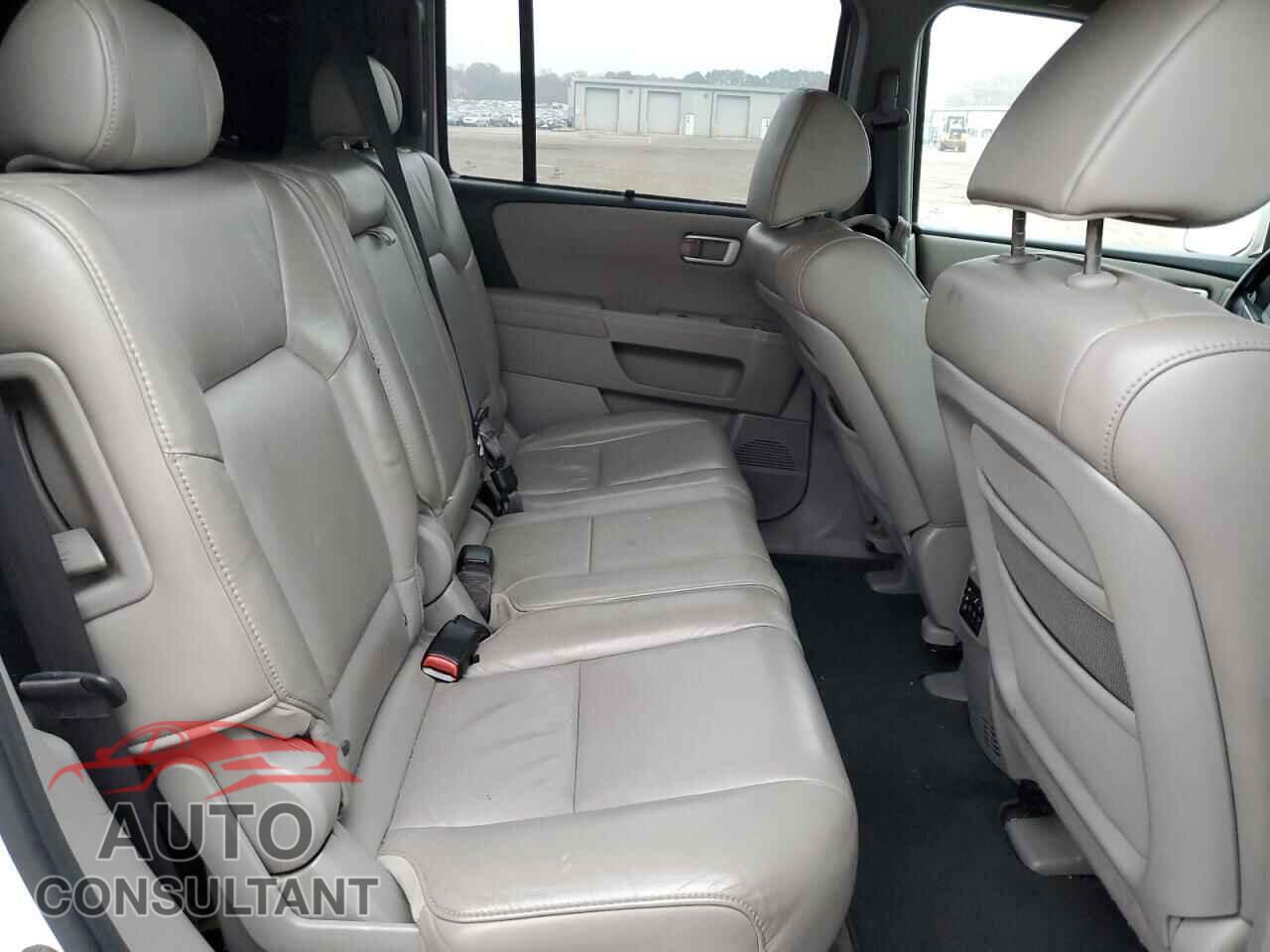 HONDA PILOT 2011 - 5FNYF4H90BB037663