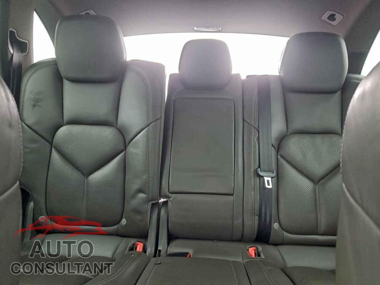 PORSCHE CAYENNE 2017 - WP1AA2A25HKA89348