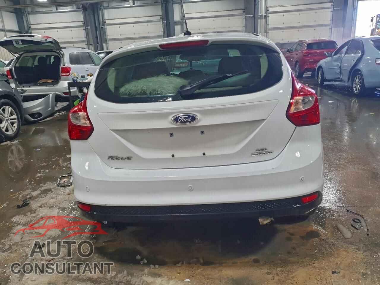FORD FOCUS 2012 - 1FAHP3M2XCL477166