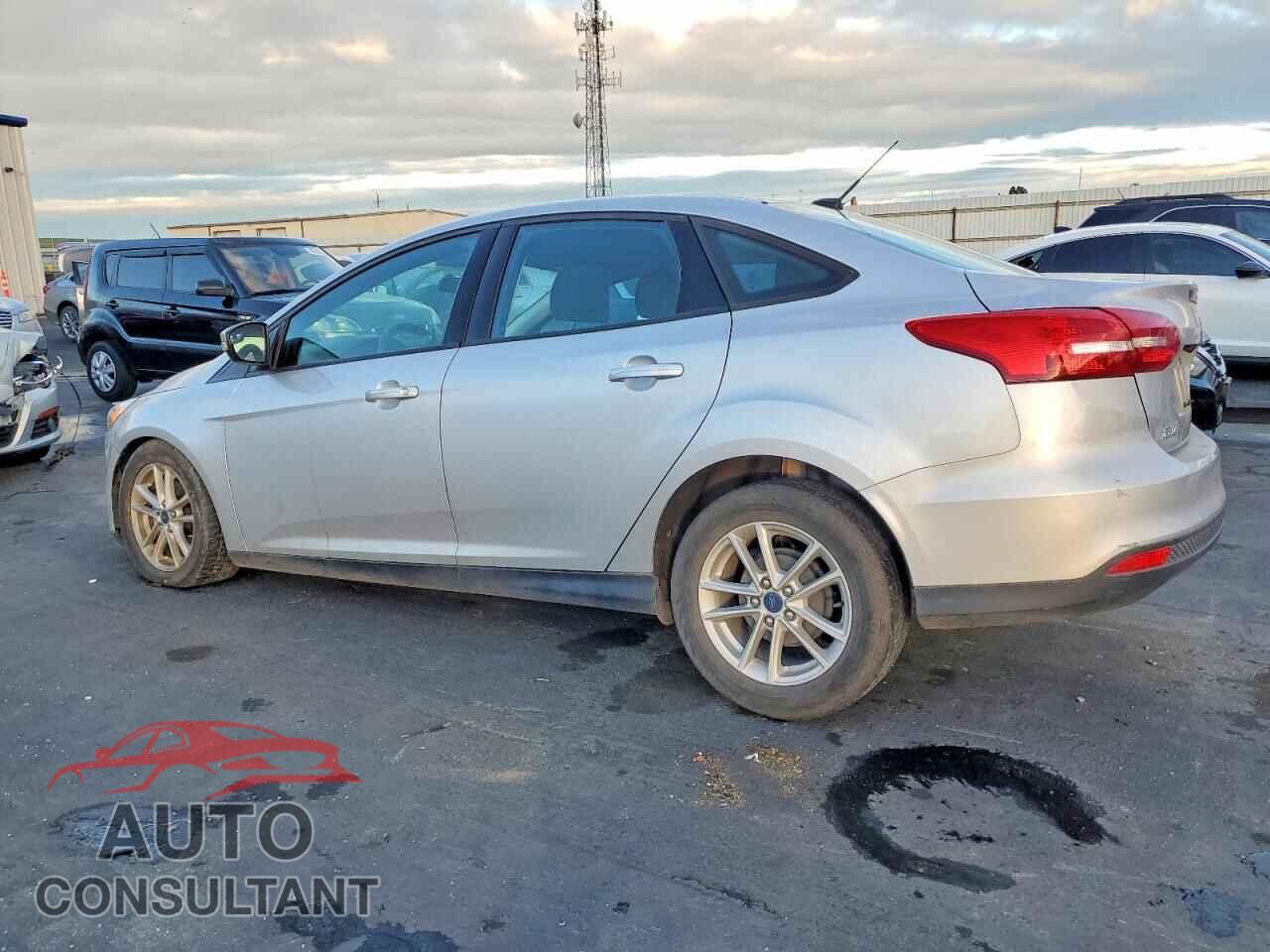 FORD FOCUS 2017 - 1FADP3F22HL223471