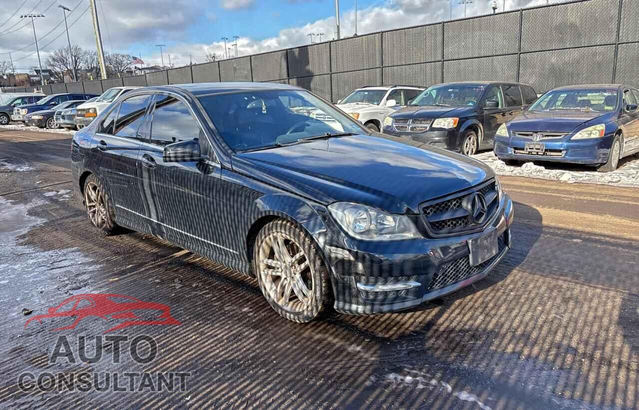 MERCEDES-BENZ C-CLASS 2012 - WDDGF8BB4CA613625