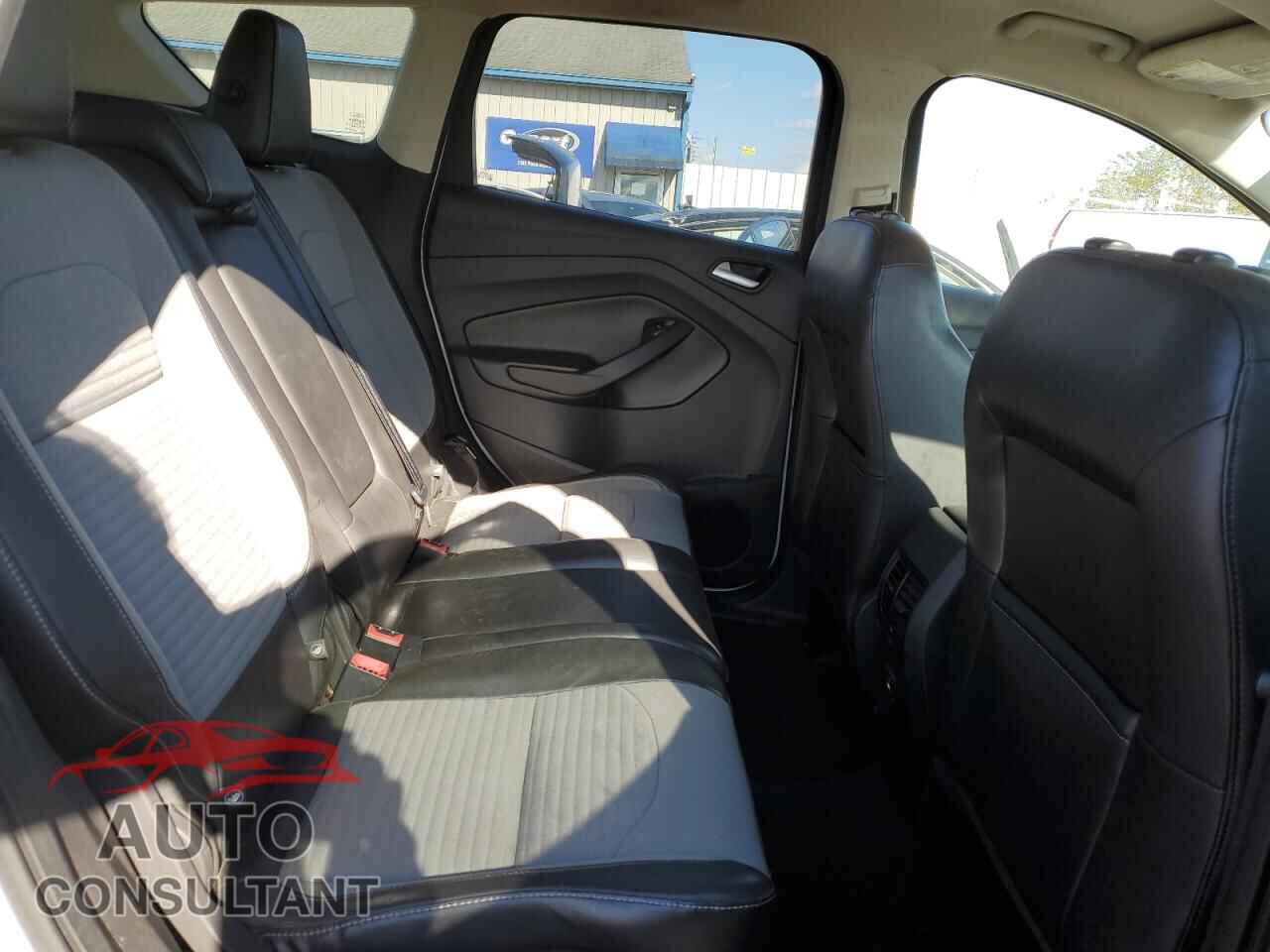 FORD ESCAPE 2017 - 1FMCU9GD0HUC41331