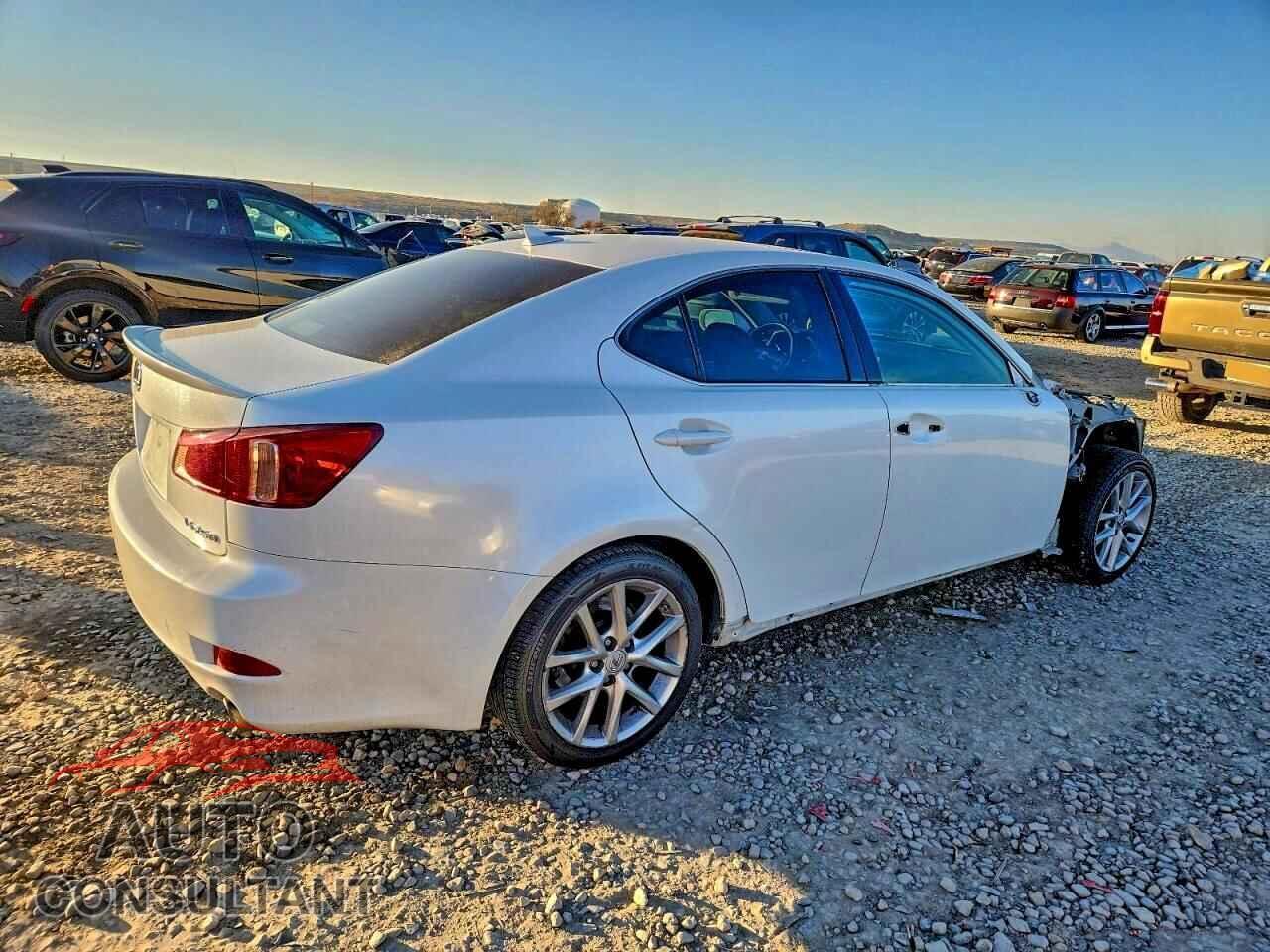 LEXUS IS 2011 - JTHBF5C26B5151639