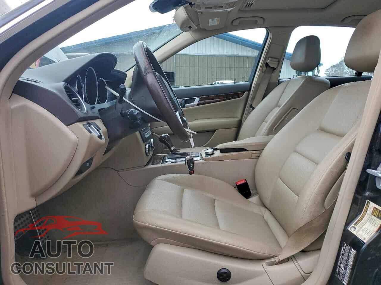 MERCEDES-BENZ C-CLASS 2012 - WDDGF8BB1CR194621