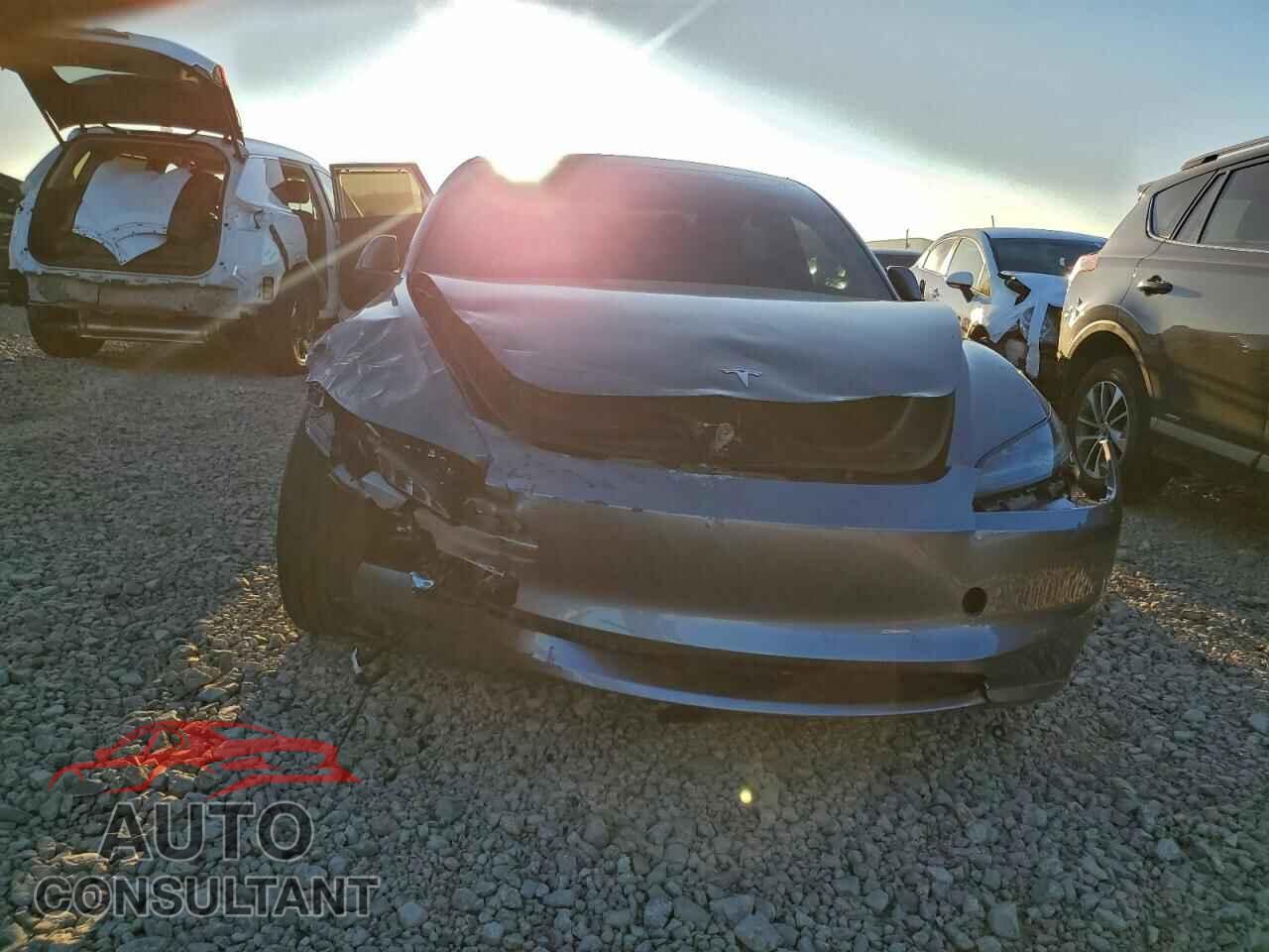 TESLA MODEL 3 2024 - 5YJ3E1EA7RF858571