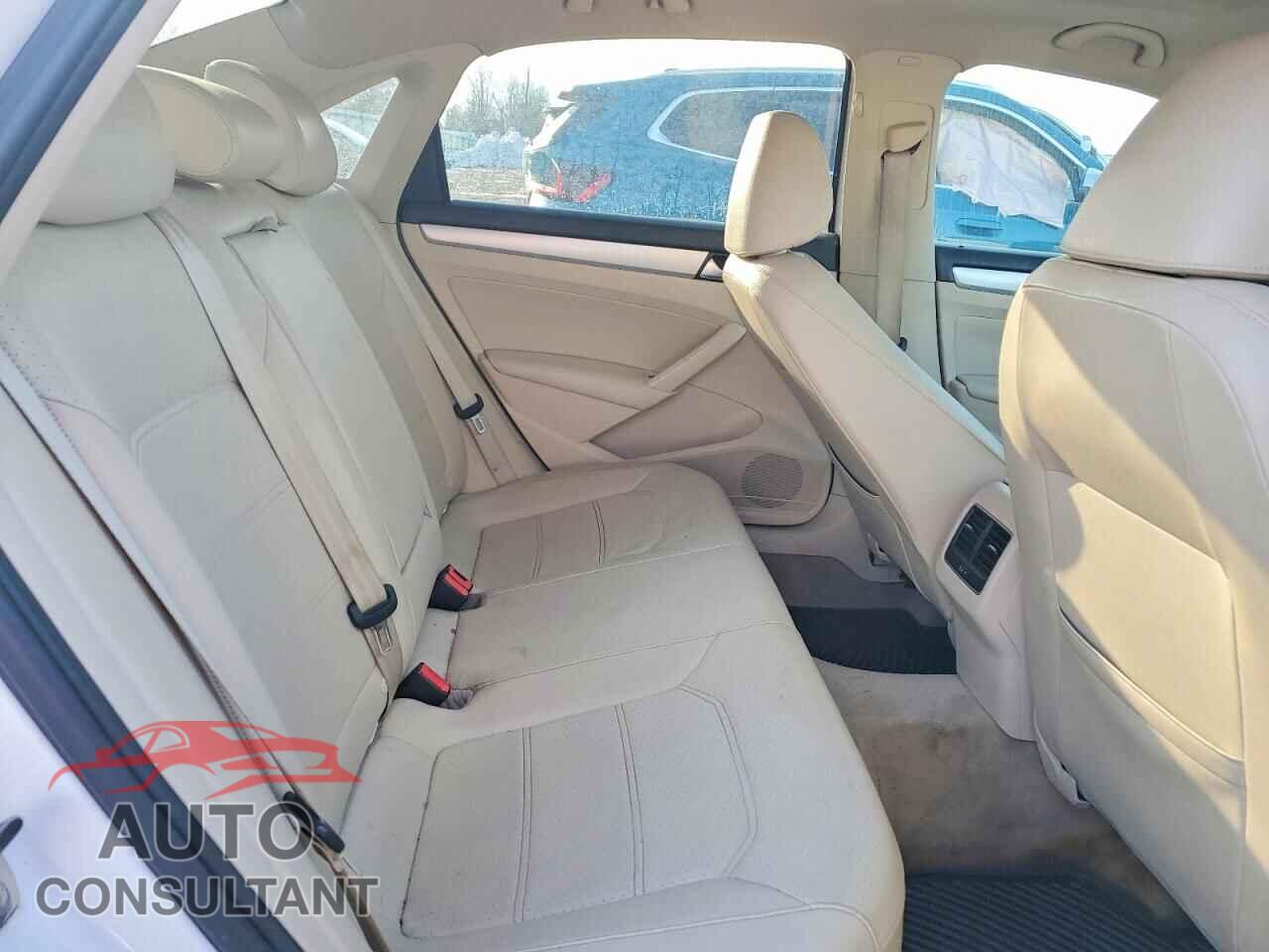VOLKSWAGEN PASSAT 2013 - 1VWBP7A38DC120491