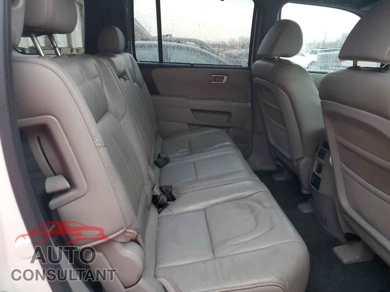 HONDA PILOT 2011 - 5FNYF4H93BB069068