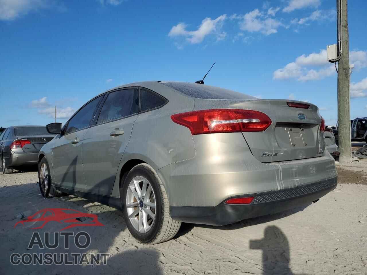 FORD FOCUS 2015 - 1FADP3F21FL239240