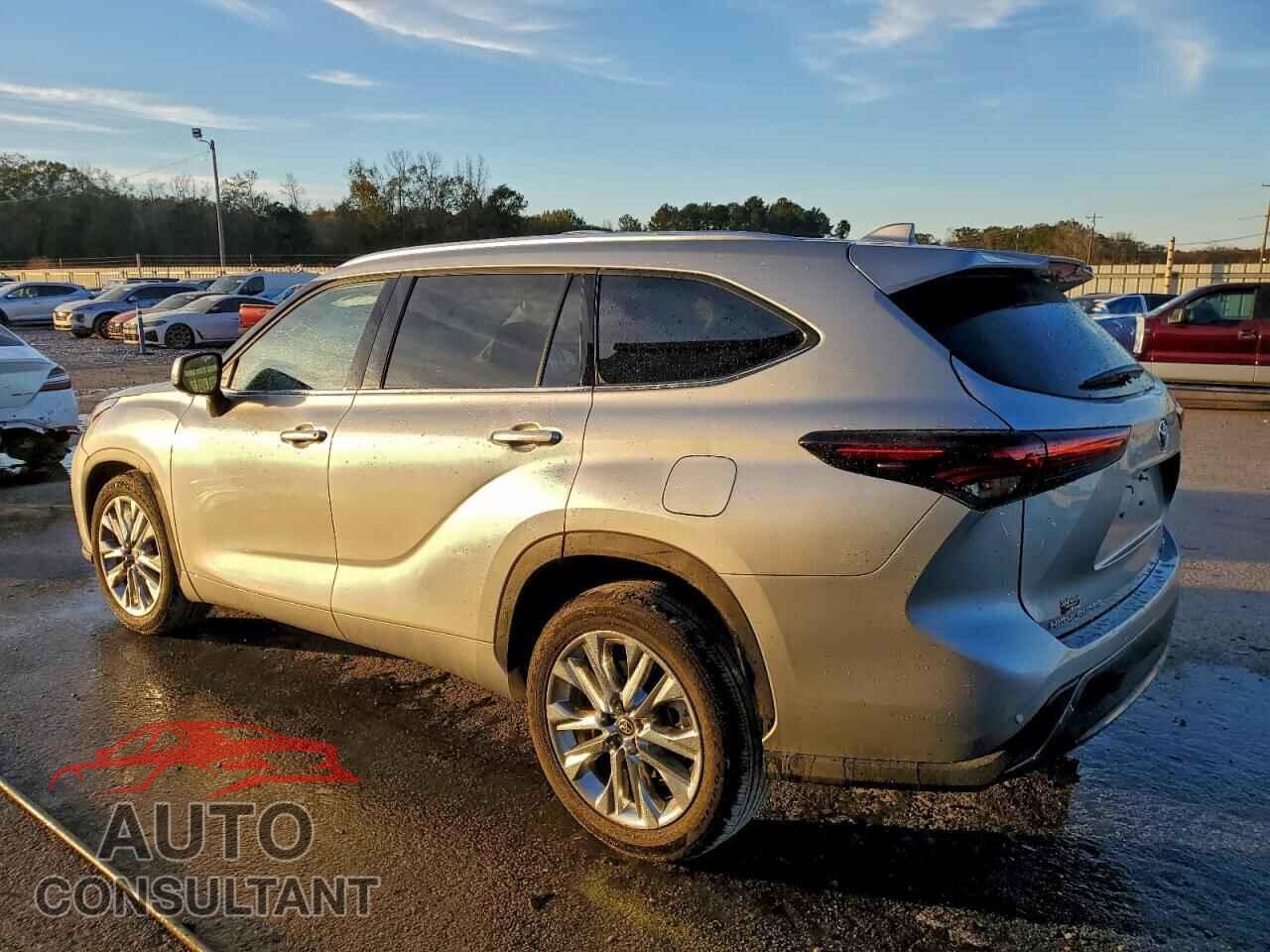 TOYOTA HIGHLANDER 2025 - 5TDKDRAH2SS556896