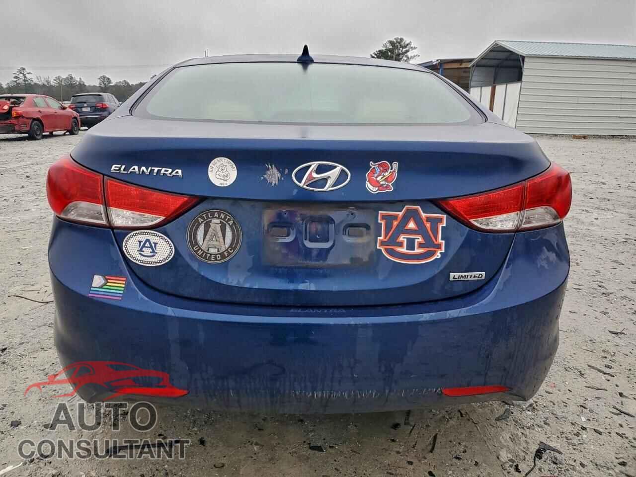 HYUNDAI ELANTRA 2013 - KMHDH4AE3DU688002