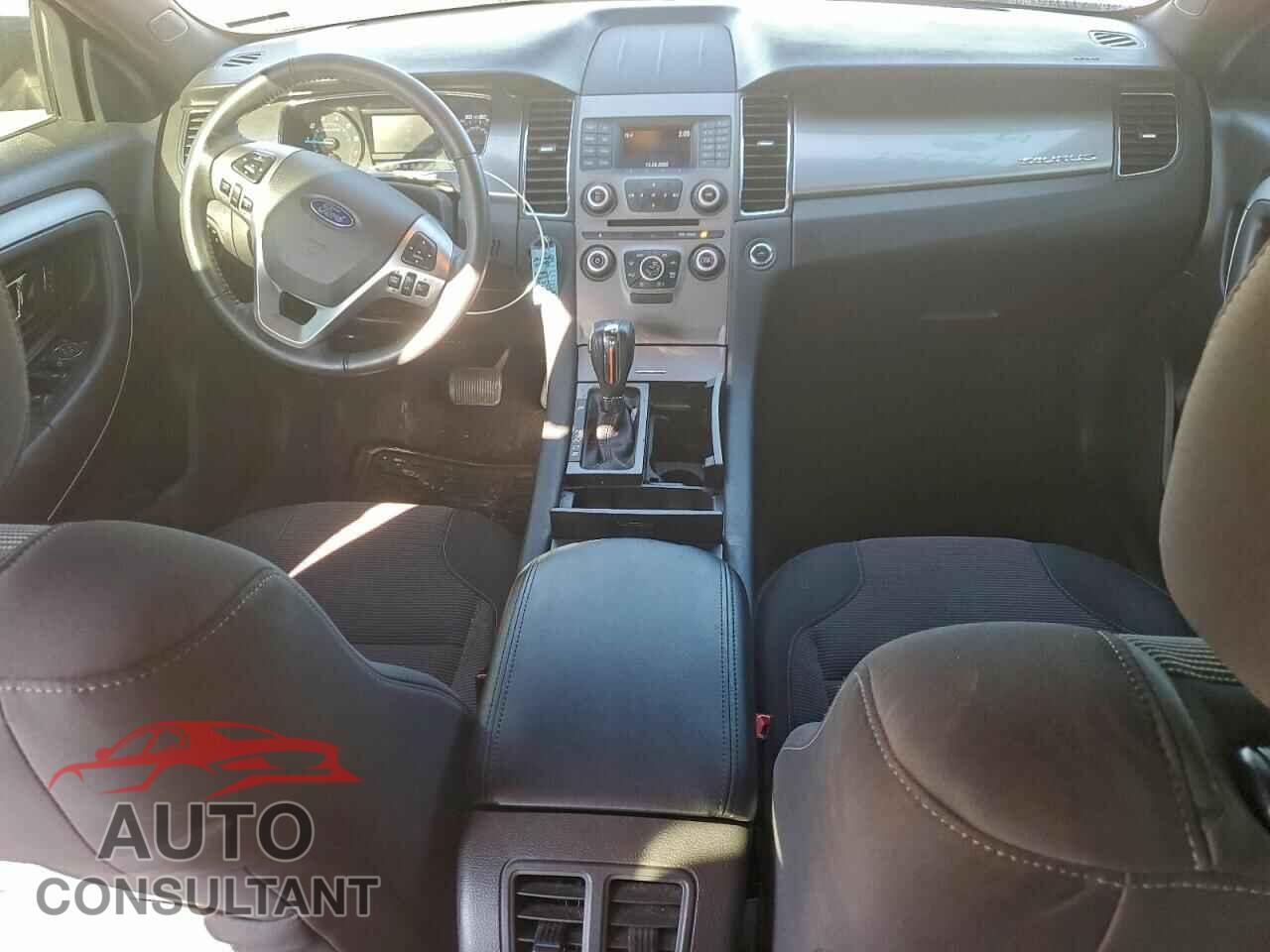 FORD TAURUS 2017 - 1FAHP2E81HG143041