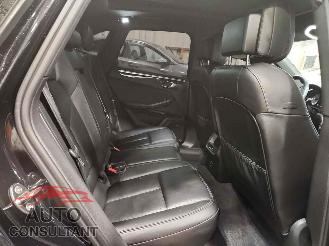 PORSCHE MACAN 2015 - WP1AB2A52FLB68846