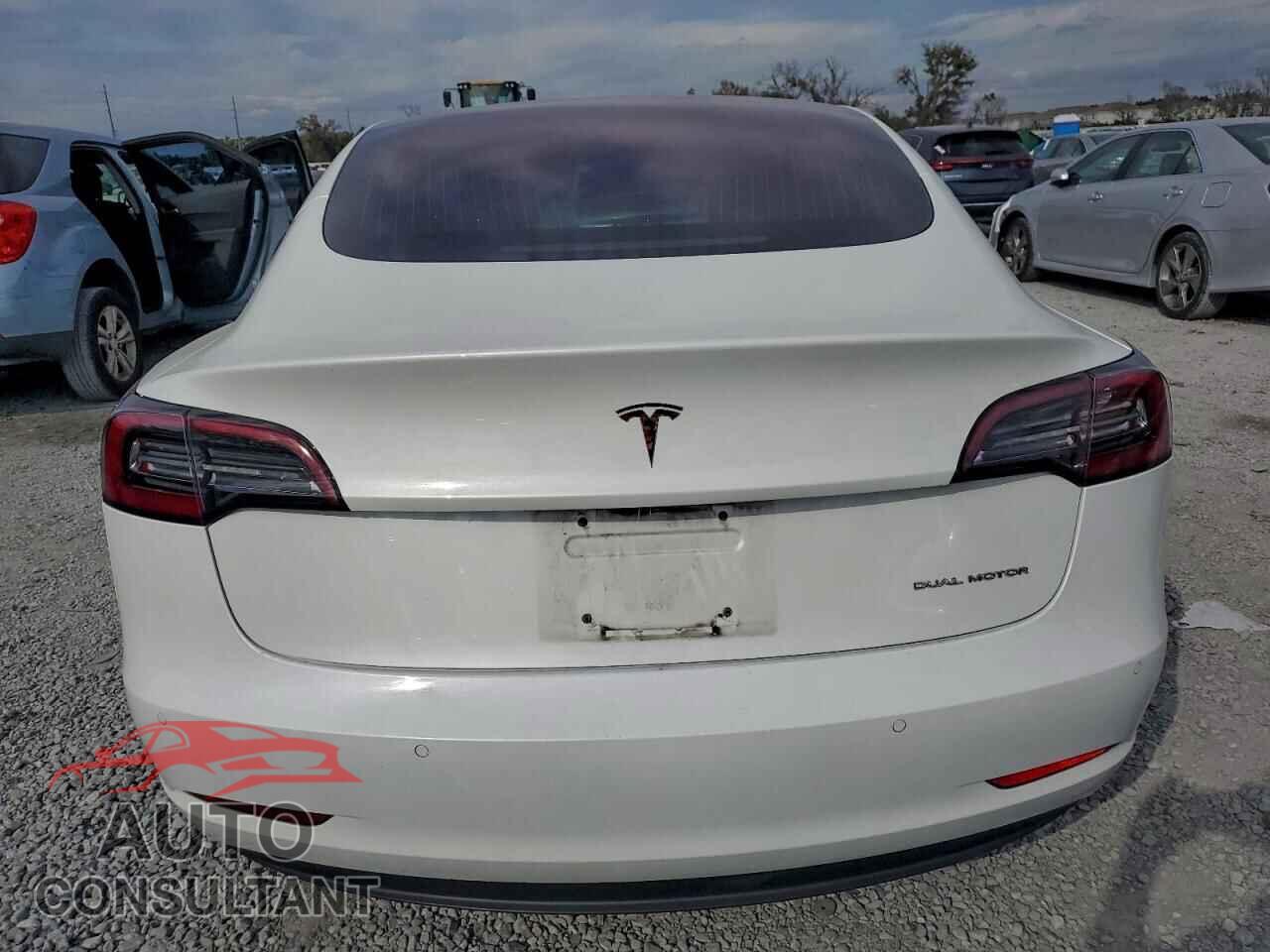TESLA MODEL 3 2018 - 5YJ3E1EB7JF147997