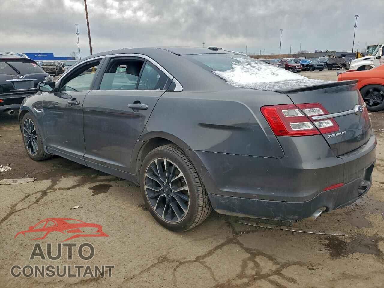 FORD TAURUS 2018 - 1FAHP2E83JG119717