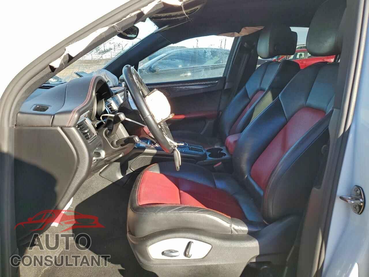 PORSCHE MACAN 2017 - WP1AA2A51HLB03976