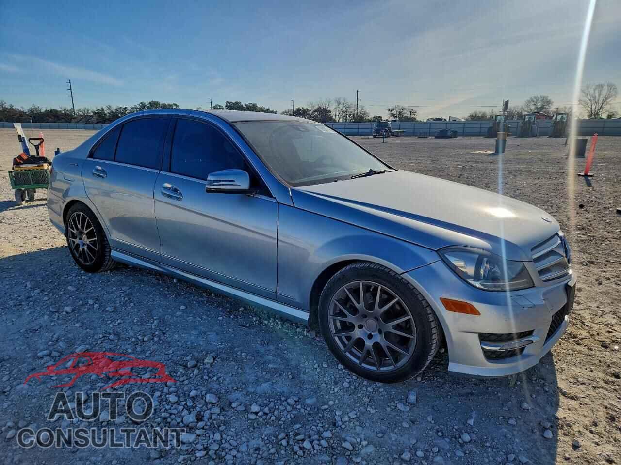 MERCEDES-BENZ C-CLASS 2013 - WDDGF4HB4DA781069