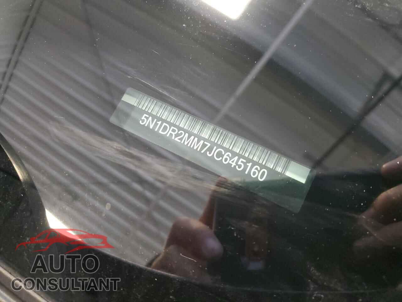 NISSAN PATHFINDER 2018 - 5N1DR2MM7JC645160