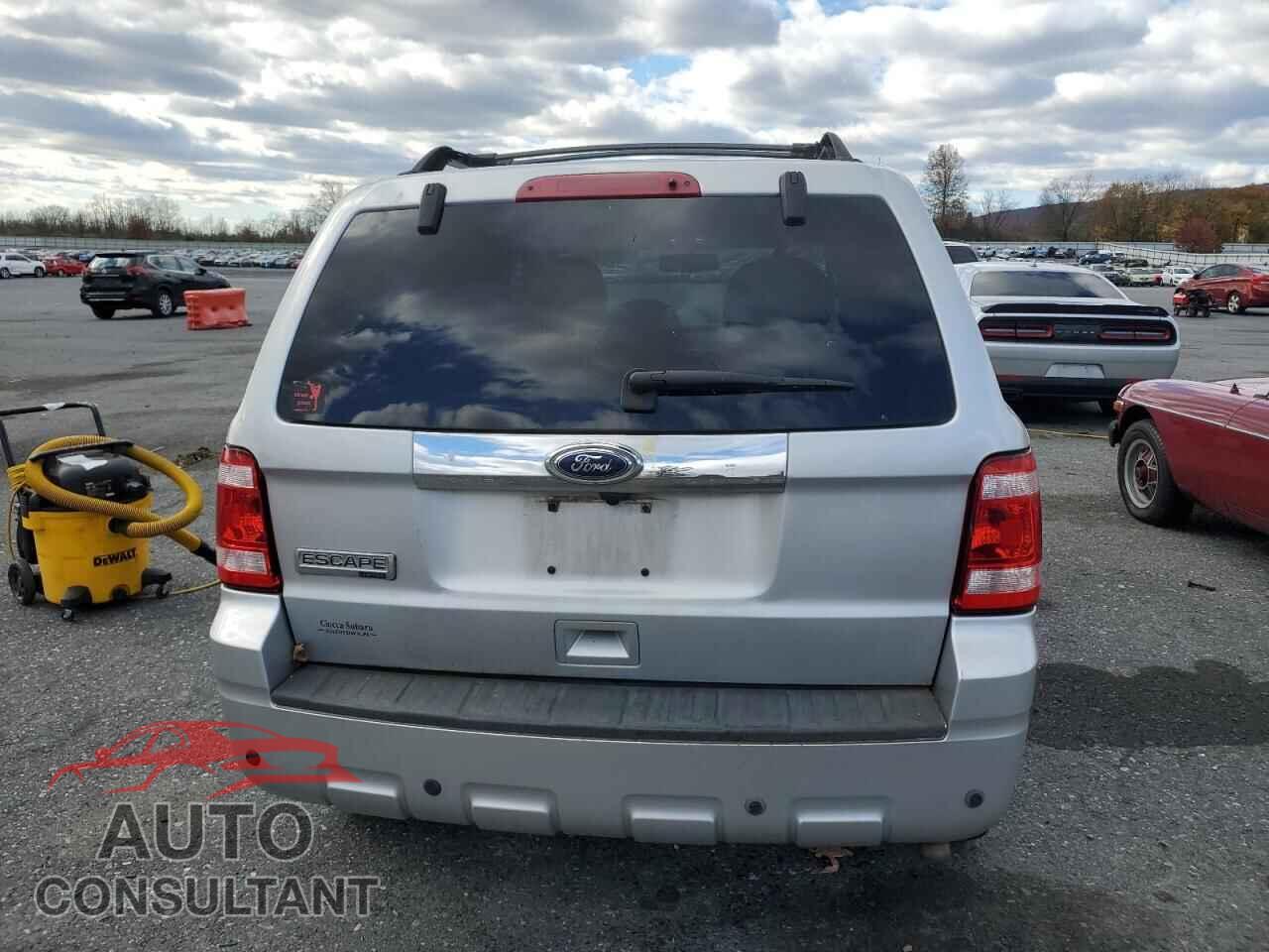 FORD ESCAPE 2010 - 1FMCU9E77AKB20715