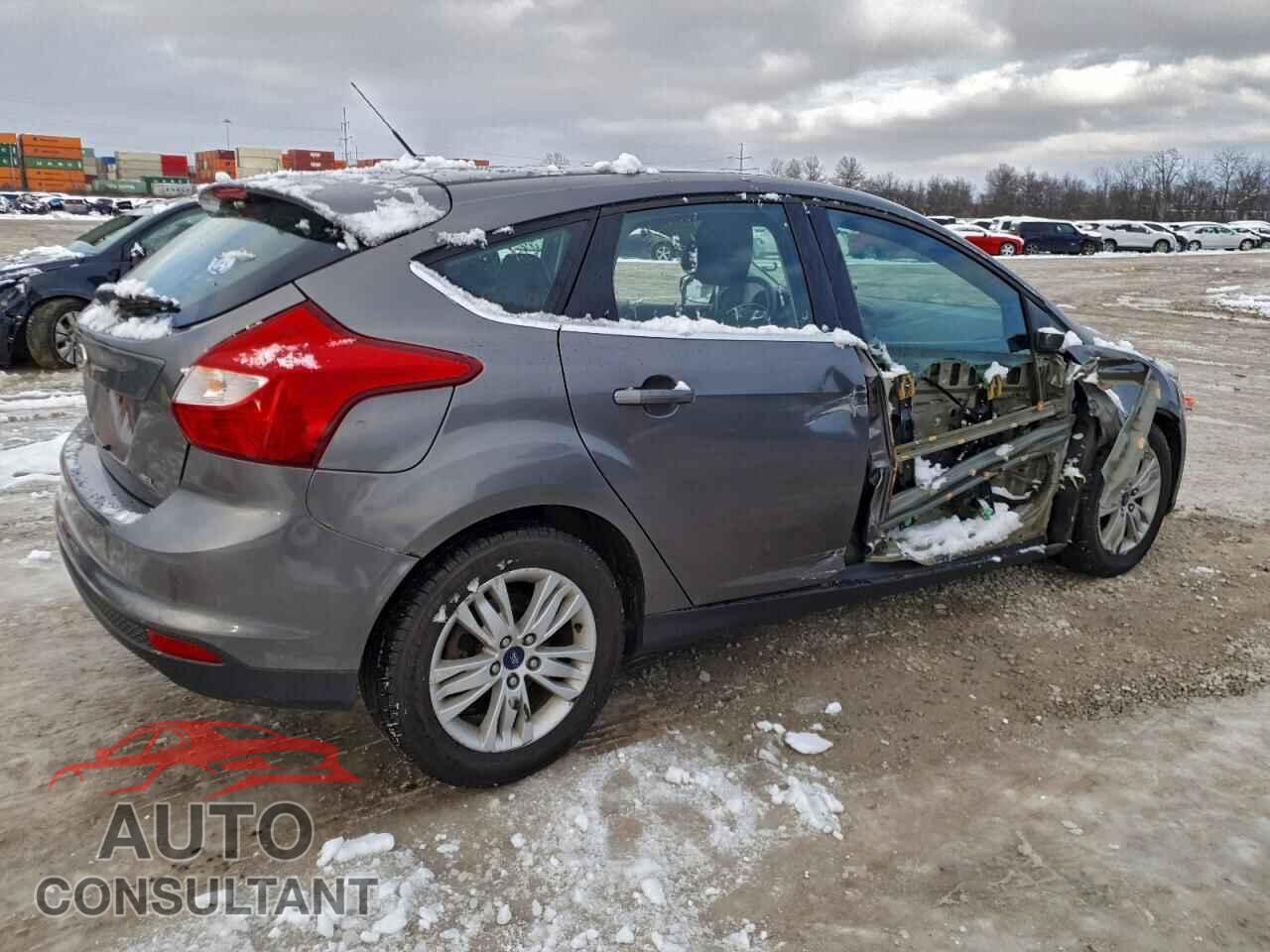 FORD FOCUS 2012 - 1FAHP3M28CL341036