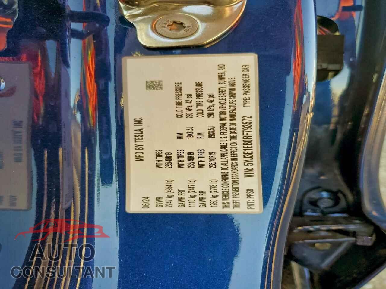 TESLA MODEL 3 2024 - 5YJ3E1EB0RF793572