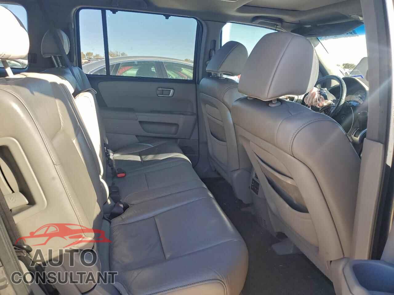 HONDA PILOT 2011 - 5FNYF3H95BB044876
