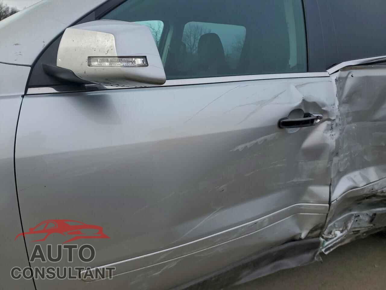 CHEVROLET TRAVERSE 2010 - 1GNLVFED2AJ214830