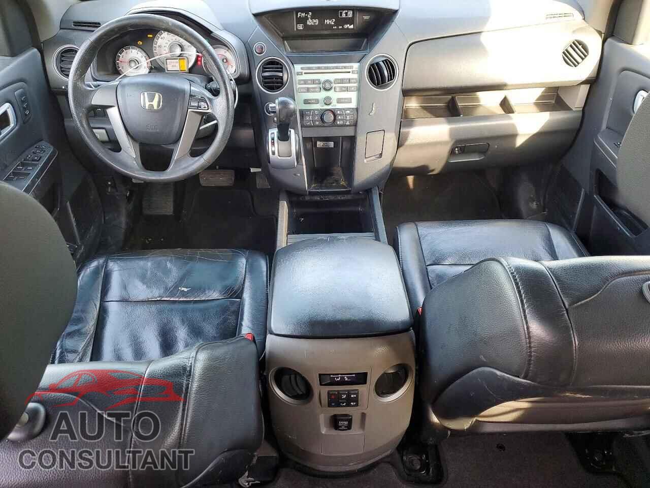 HONDA PILOT 2011 - 5FNYF4H2XBB013485