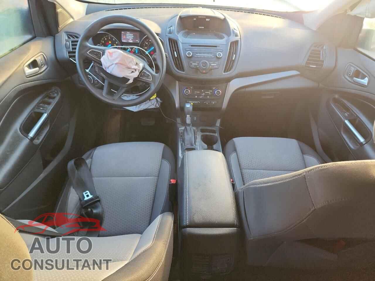 FORD ESCAPE 2017 - 1FMCU0GD2HUB38312