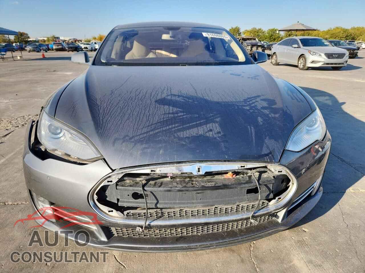 TESLA MODEL S 2013 - 5YJSA1CN8DFP27395