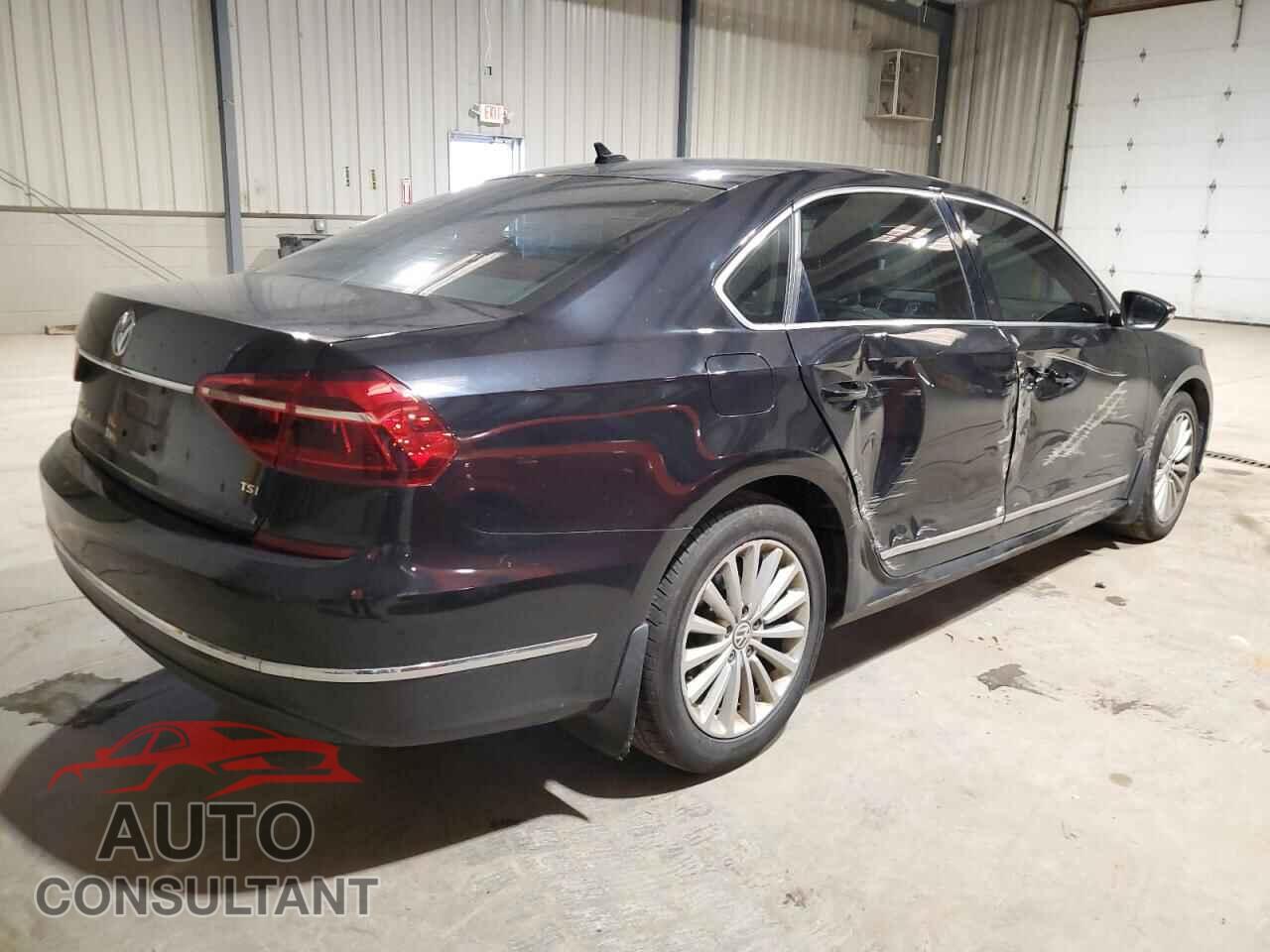 VOLKSWAGEN PASSAT 2017 - 1VWBT7A32HC012787