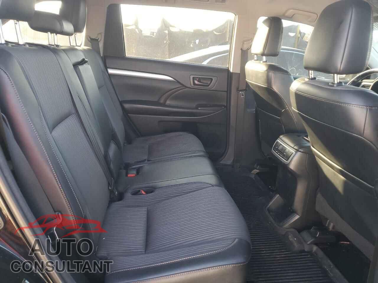 TOYOTA HIGHLANDER 2018 - 5TDBZRFH4JS846047