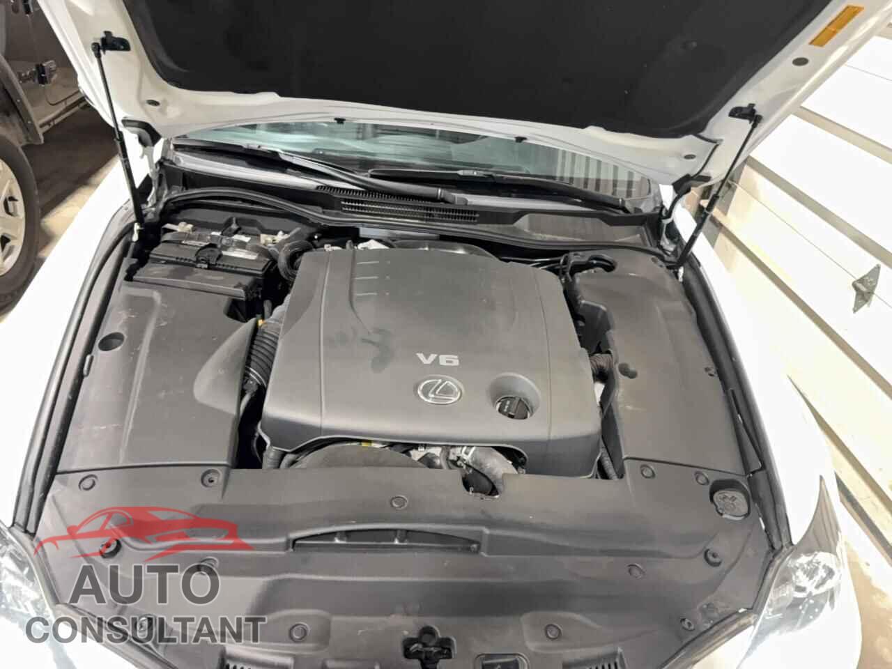 LEXUS IS 2015 - JTHFF2C24F2531960