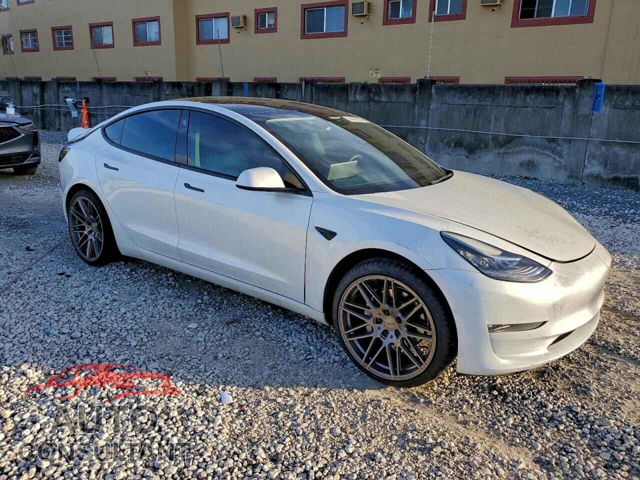 TESLA MODEL 3 2022 - 5YJ3E1EB2NF260455