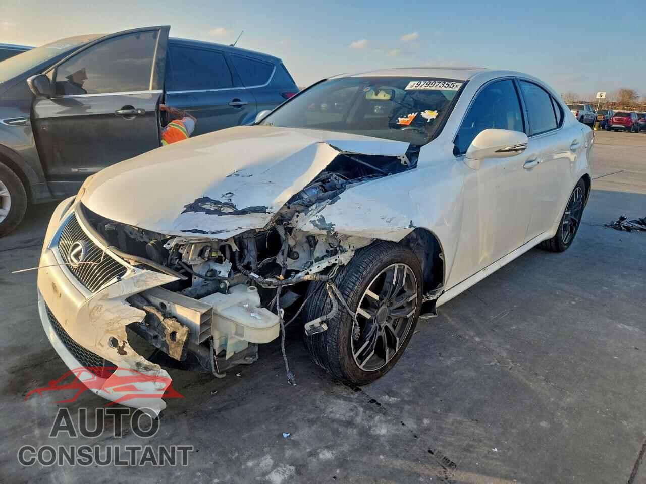 LEXUS IS 2011 - JTHBF5C29B5142255