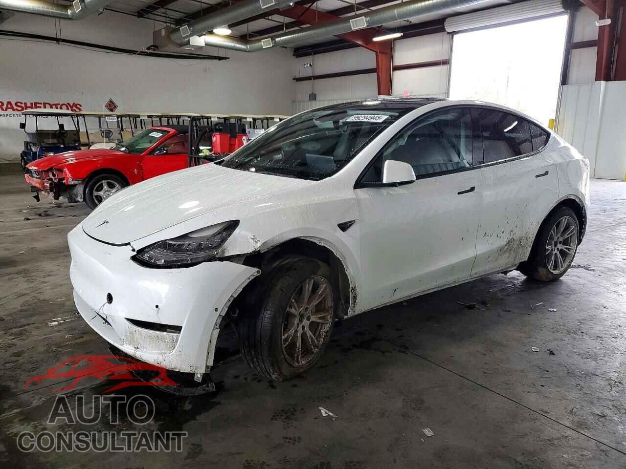TESLA MODEL Y 2021 - 5YJYGDED2MF103543