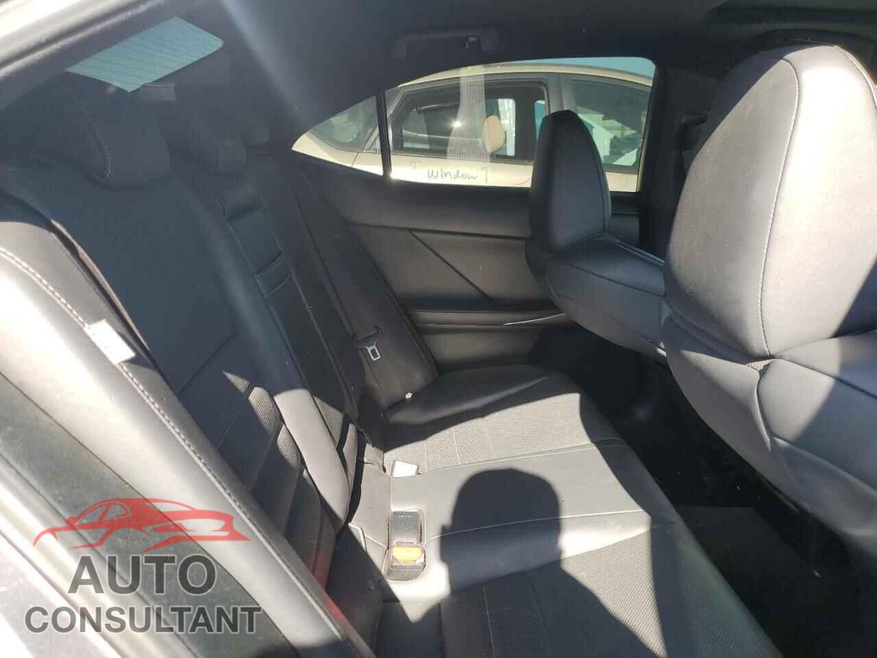 LEXUS IS 2019 - JTHBA1D20K5093100