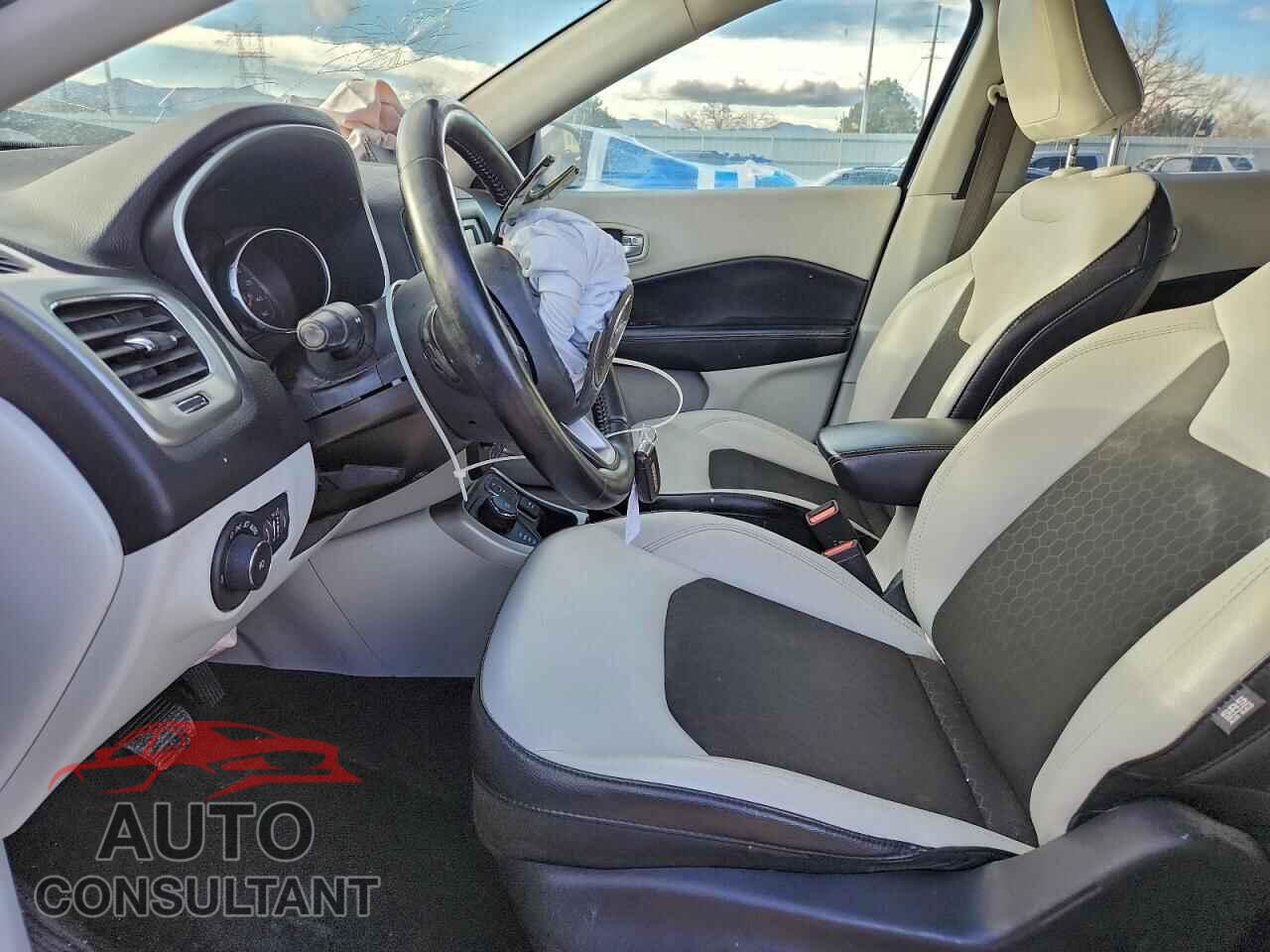 JEEP COMPASS 2018 - 3C4NJDBB3JT282972