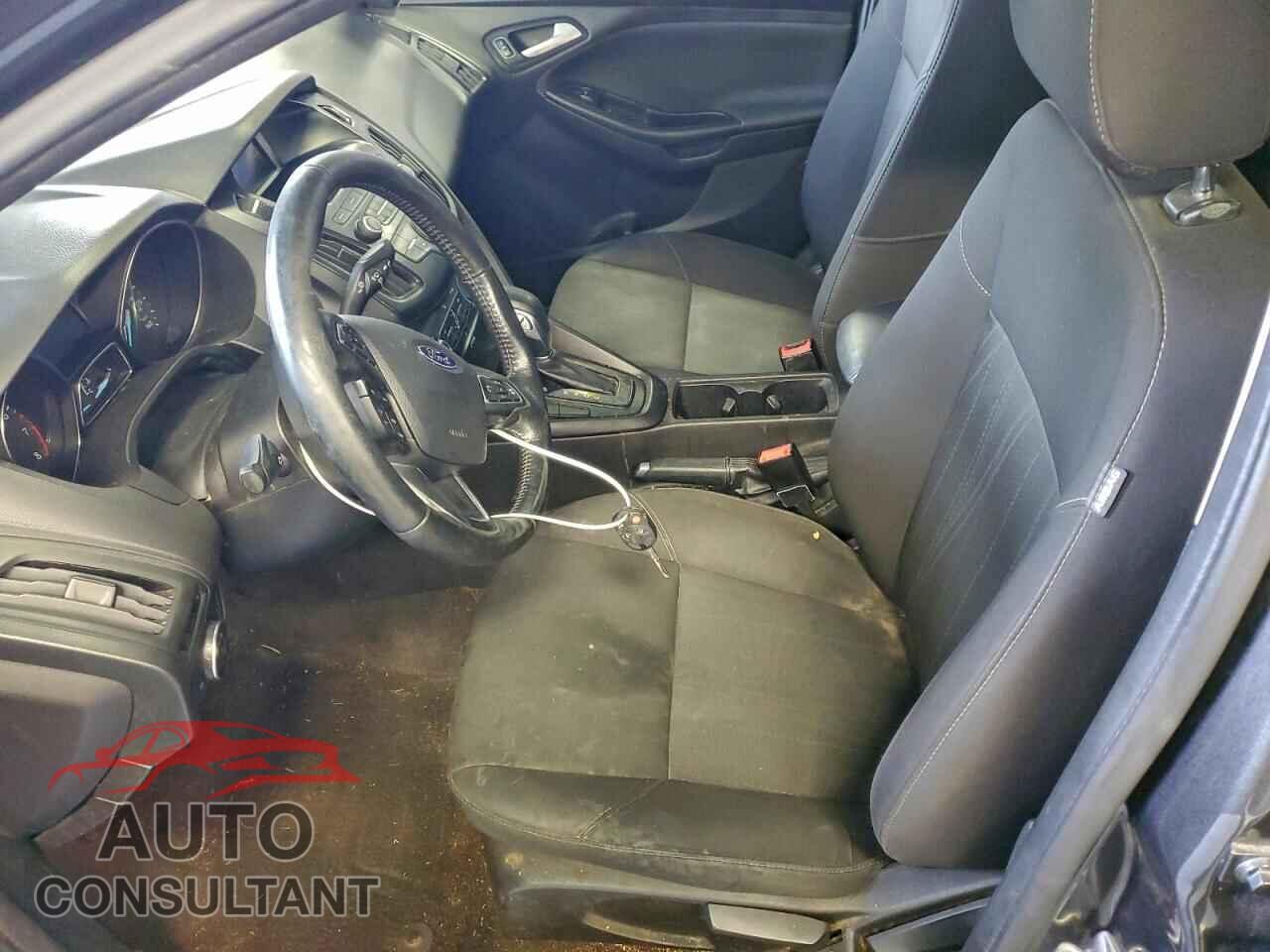 FORD FOCUS 2017 - 1FADP3F22HL283640