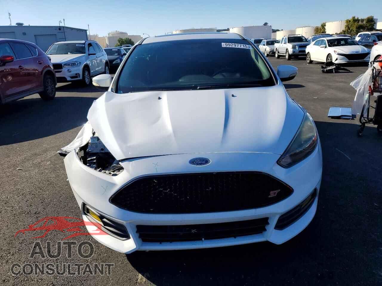 FORD FOCUS 2017 - 1FADP3L95HL314493