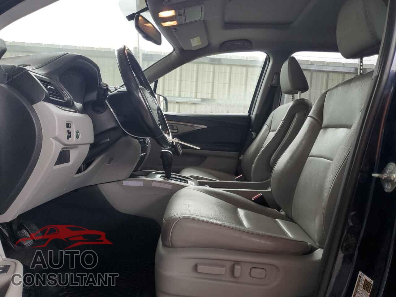 HONDA PILOT 2017 - 5FNYF6H72HB080761