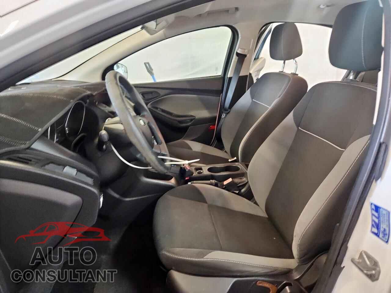 FORD FOCUS 2013 - 1FADP3E2XDL295742