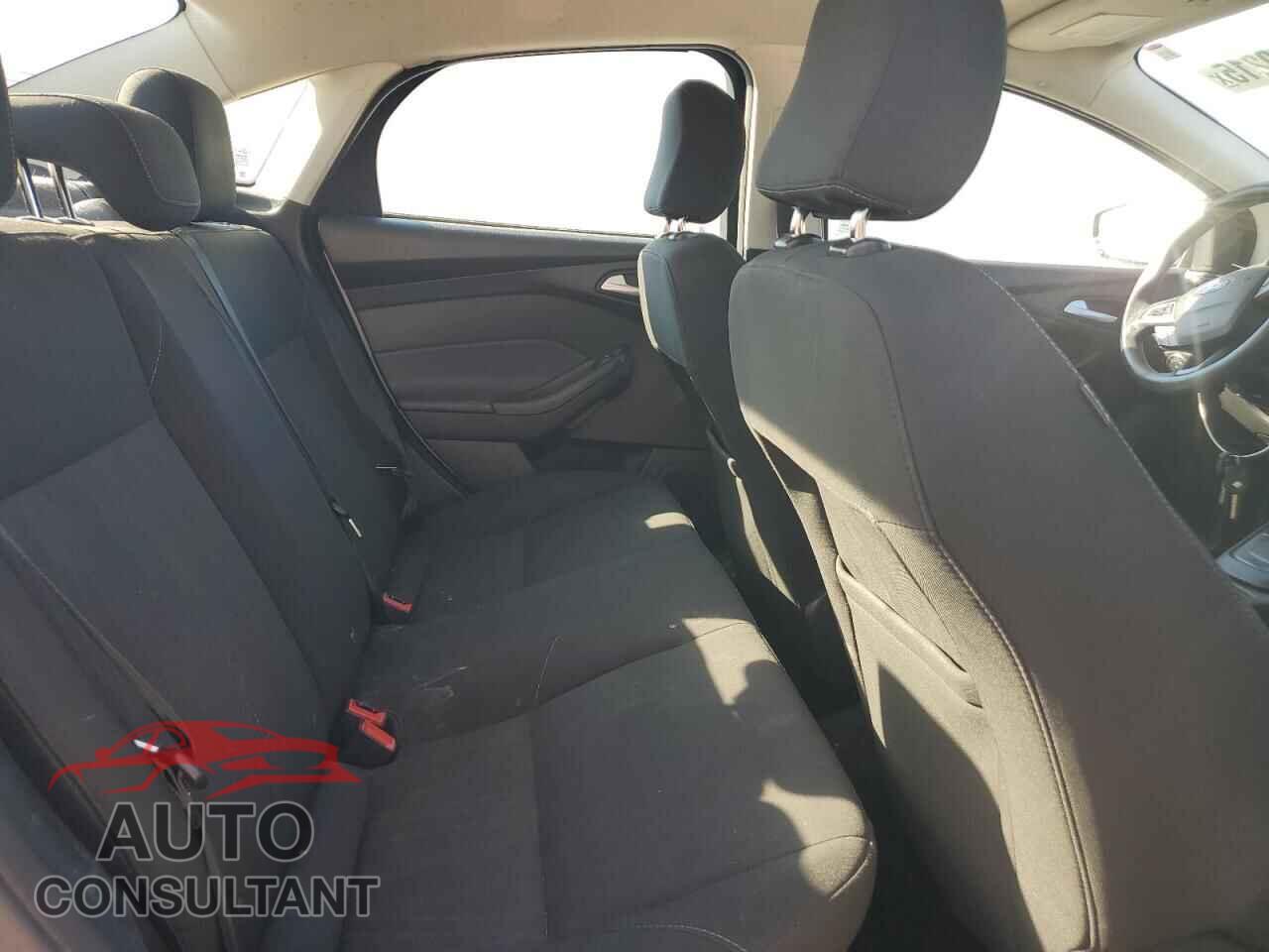 FORD FOCUS 2017 - 1FADP3F26HL309253