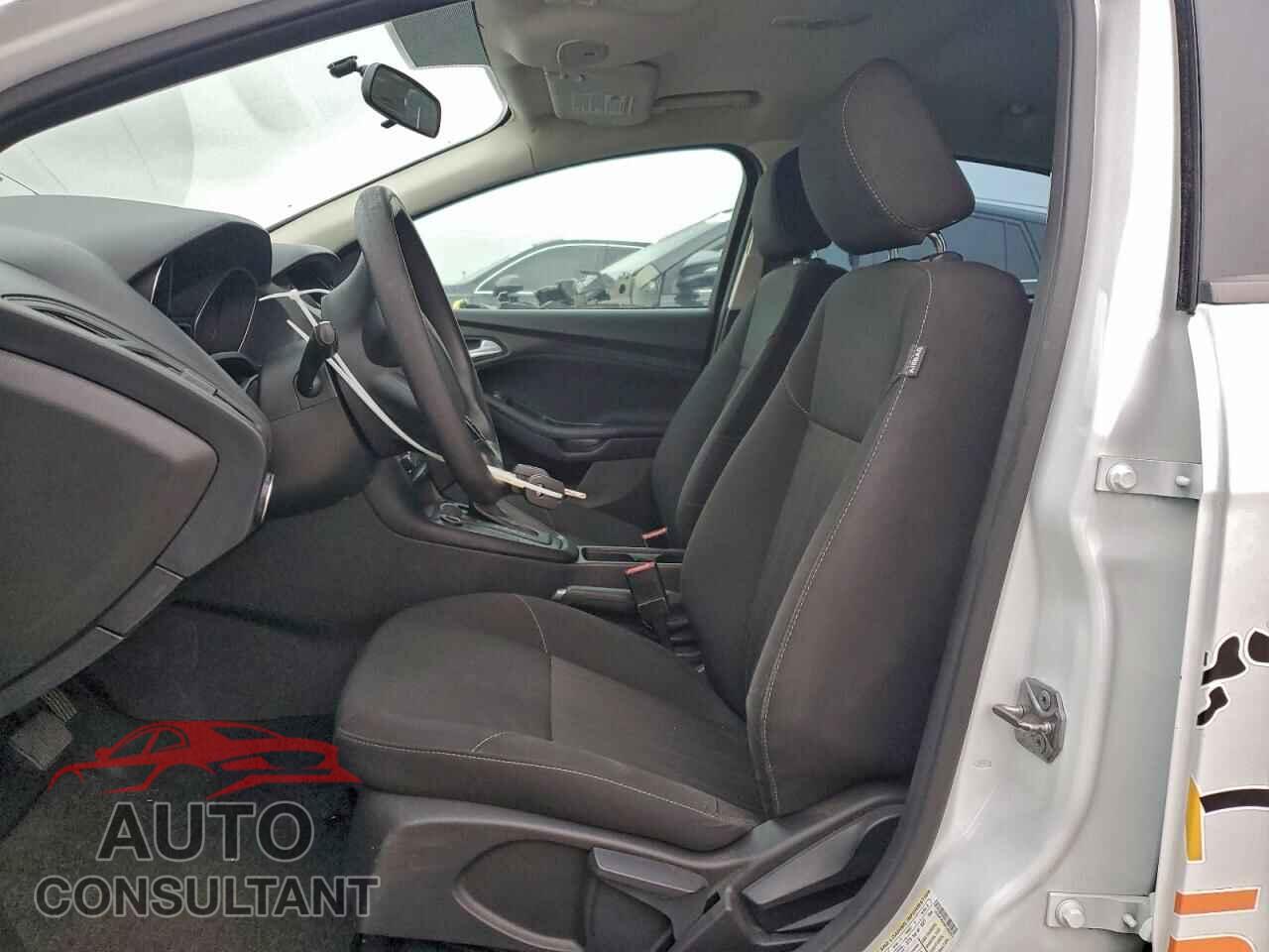 FORD FOCUS 2017 - 1FADP3K28HL296253
