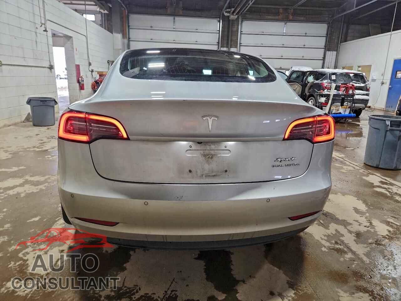 TESLA MODEL 3 2018 - 5YJ3E1EB0JF087657